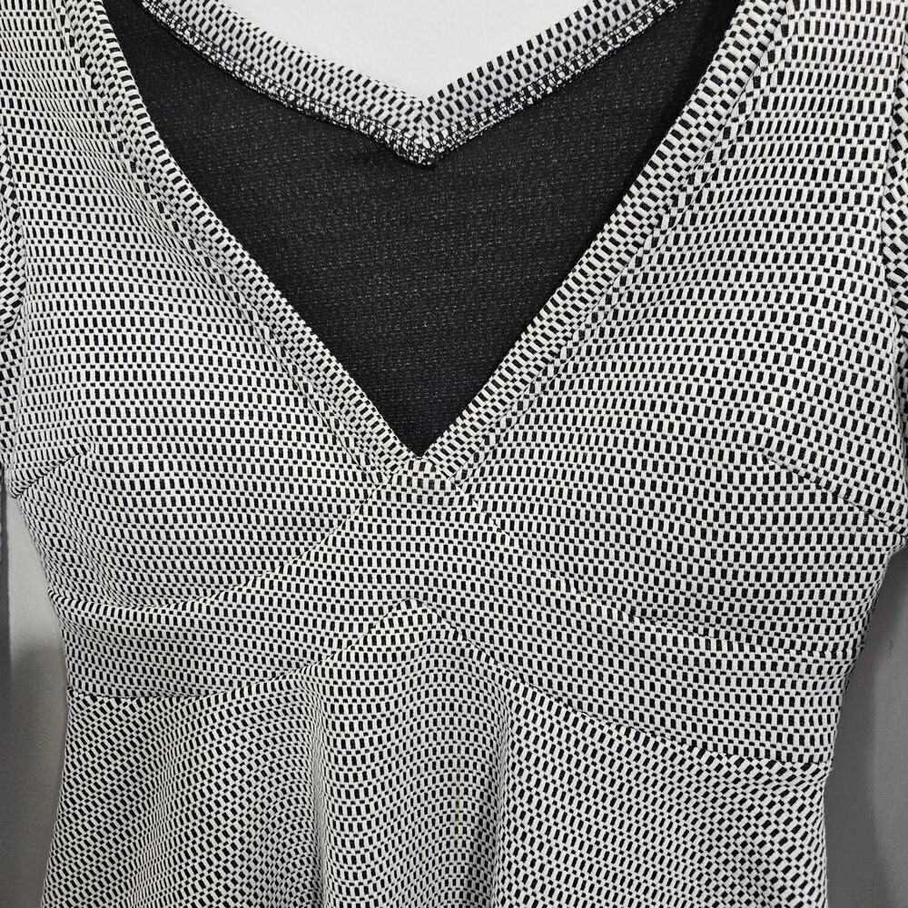 Whimsigoth Long Sleeve V-Neck Crop Top Poet Sleeves. Padded Bust. Size Small. - Picture 3 of 5